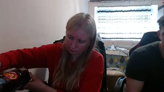 Snapshot of PeterAndJen chatting on 05/08/26, 05:06 PeterAndJen online show from 05/08/26, 05:06