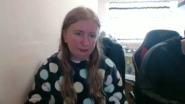 Snapshot of PeterAndJen chatting on 04/02/26, 04:57 PeterAndJen online show from 04/02/26, 04:57