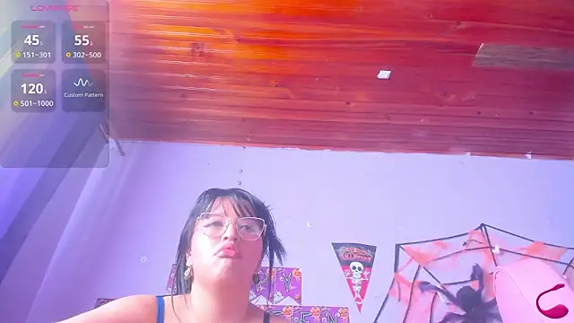 crissn0707 online show from 10/26/25, 01:11