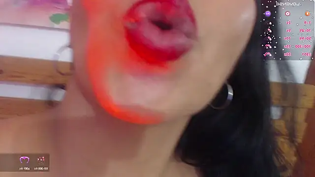 Snapshot of hornystepmommy chatting on 03/11/25, 10:31 hornystepmommy online show from 03/11/25, 10:31
