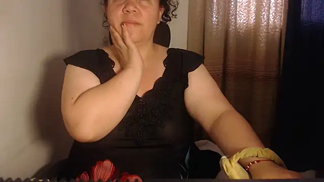 Snapshot of agathamiller01 chatting on 06/18/26, 12:32 agathamiller01 online show from 06/18/26, 12:32