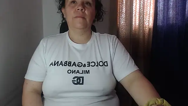 Snapshot of agathamiller01 chatting on 05/16/26, 02:27 agathamiller01 online show from 05/16/26, 02:27