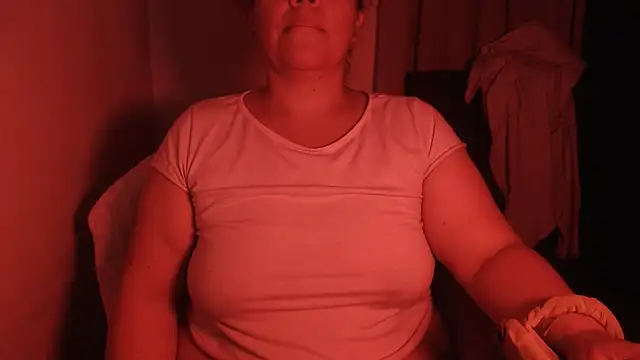 agathamiller01 online show from 11/28/25, 11:16