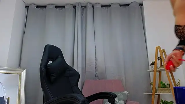 bella  adams online show from 03/18/25, 02:51