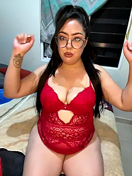 Snapshot of MileyGia chatting on 10/16/25, 03:15 MileyGia online show from 10/16/25, 03:15