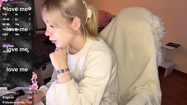 Snapshot of ariashaa chatting on 10/27/25, 02:07 ariashaa online show from 10/27/25, 02:07