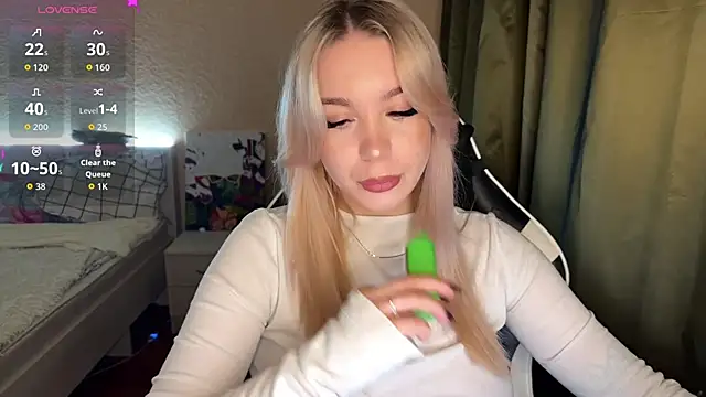 Snapshot of ariashaa chatting on 11/10/25, 04:34 ariashaa online show from 11/10/25, 04:34