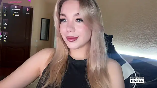 Snapshot of ariashaa chatting on 11/23/25, 01:43 ariashaa online show from 11/23/25, 01:43