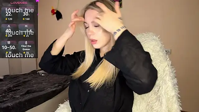 Snapshot of ariashaa chatting on 10/25/25, 02:17 ariashaa online show from 10/25/25, 02:17