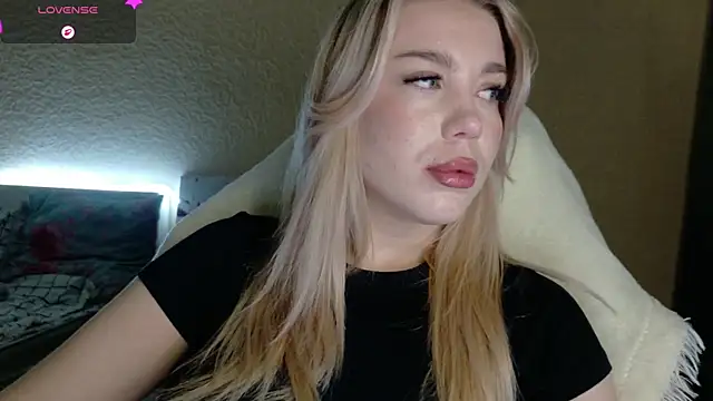 Snapshot of ariashaa chatting on 12/03/25, 03:22 ariashaa online show from 12/03/25, 03:22