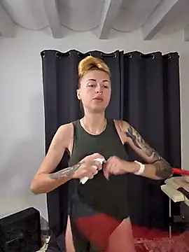 Snapshot of kylie_blck chatting on 04/11/26, 02:30 kylie blck online show from 04/11/26, 02:30