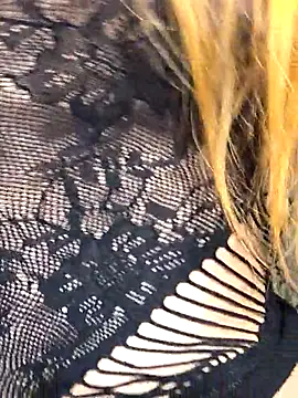 Snapshot of kylie_blck chatting on 10/17/25, 03:32 kylie blck online show from 10/17/25, 03:32