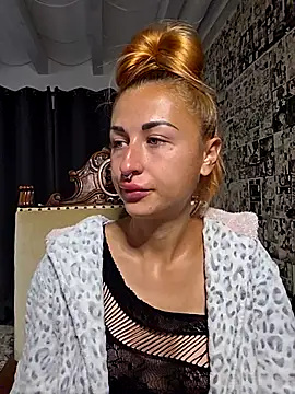 Snapshot of kylie_blck chatting on 10/13/25, 04:14 kylie blck online show from 10/13/25, 04:14
