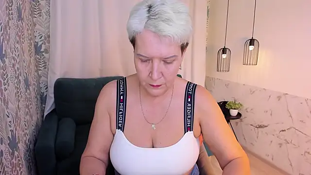 Snapshot of KathySunn chatting on 04/03/26, 01:17 KathySunn online show from 04/03/26, 01:17