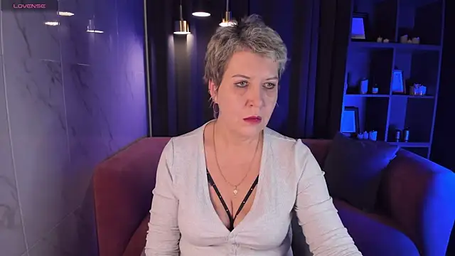 Snapshot of KathySunn chatting on 02/10/25, 01:44 KathySunn online show from 02/10/25, 01:44