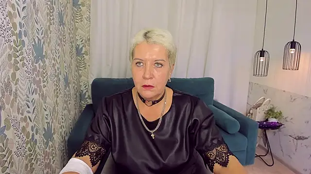 Snapshot of KathySunn chatting on 10/24/25, 10:03 KathySunn online show from 10/24/25, 10:03