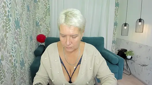 Snapshot of KathySunn chatting on 10/15/25, 07:05 KathySunn online show from 10/15/25, 07:05