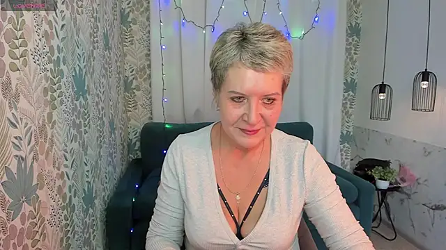 Snapshot of KathySunn chatting on 01/11/25, 01:11 KathySunn online show from 01/11/25, 01:11