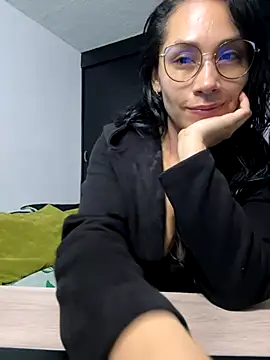 Snapshot of Angela_isabella chatting on 09/17/25, 12:18 Angela isabella online show from 09/17/25, 12:18