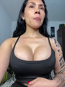 Snapshot of Angela_isabella chatting on 04/22/26, 05:53 Angela isabella online show from 04/22/26, 05:53