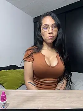 Angela isabella online show from 10/28/25, 12:33