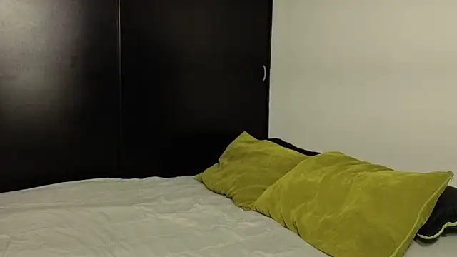 Angela isabella online show from 10/28/25, 12:37