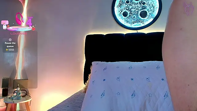 lorrayne  online show from 04/24/26, 12:29