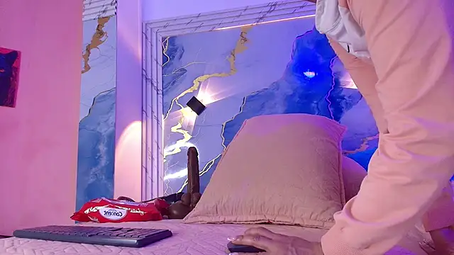 lorrayne  online show from 11/04/25, 12:09