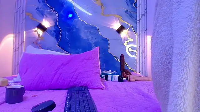 lorrayne  online show from 11/28/25, 12:38