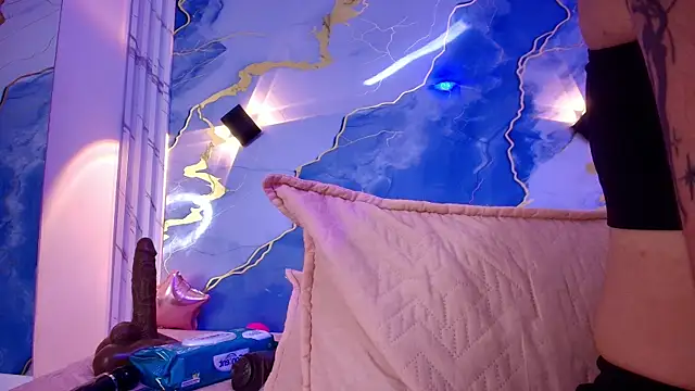 lorrayne  online show from 11/13/25, 12:31