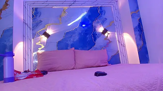 lorrayne  online show from 11/12/25, 12:20