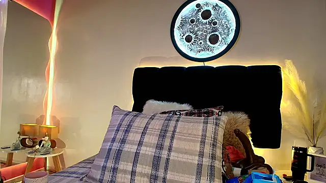 lorrayne  online show from 04/08/26, 12:17