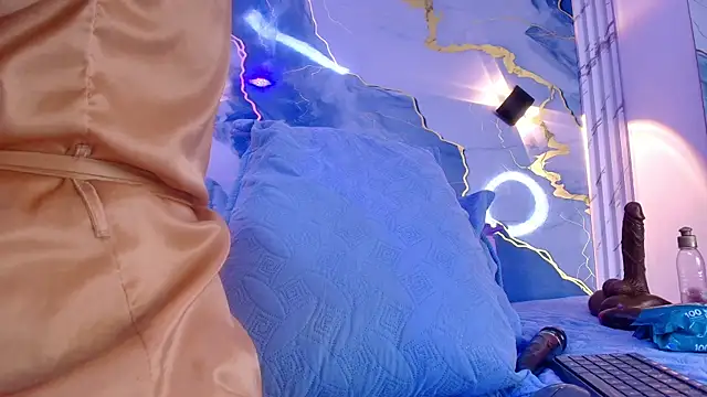 lorrayne  online show from 11/18/25, 12:19