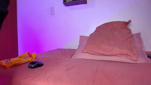 lorrayne  online show from 03/18/25, 06:06