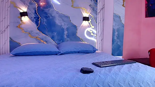 lorrayne  online show from 10/22/25, 12:04