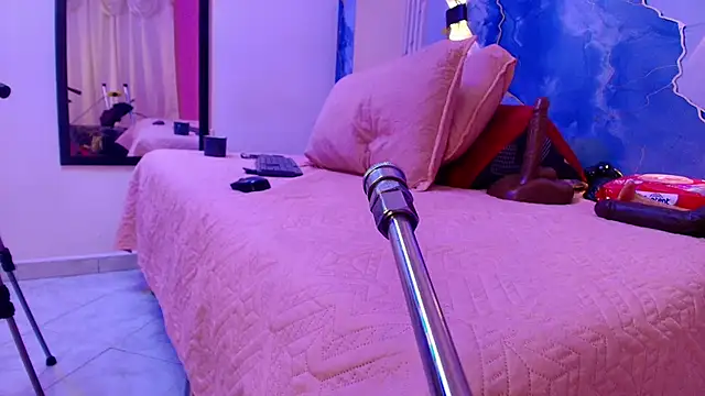 lorrayne  online show from 10/15/25, 12:13