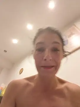Snapshot of Sposini69 chatting on 06/17/26, 11:03 Sposini69 online show from 06/17/26, 11:03