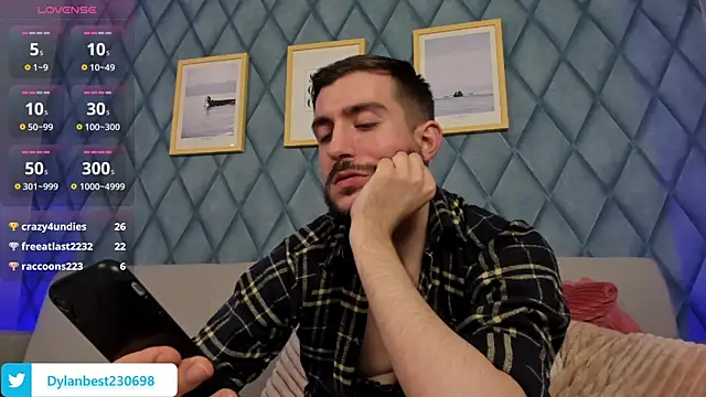 Snapshot of Dylan_Best chatting on 03/18/25, 08:39 Dylan Best online show from 03/18/25, 08:39