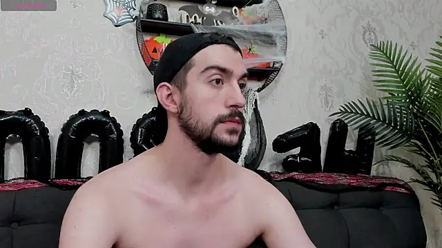 Dylan Best online show from 10/31/25, 01:24