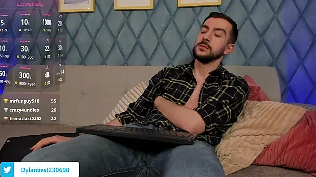 Snapshot of Dylan_Best chatting on 03/18/25, 11:44 Dylan Best online show from 03/18/25, 11:44