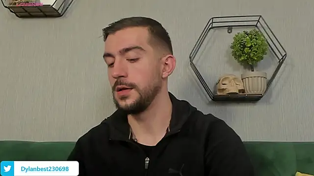Snapshot of Dylan_Best chatting on 10/06/25, 02:02 Dylan Best online show from 10/06/25, 02:02