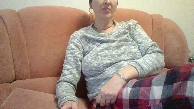 Snapshot of MssAngela chatting on 10/16/25, 01:41 MssAngela online show from 10/16/25, 01:41