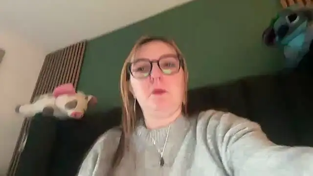 short sweetpea online show from 02/08/26, 02:48