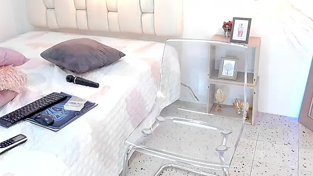 IsiisLovei online show from 03/19/25, 06:23