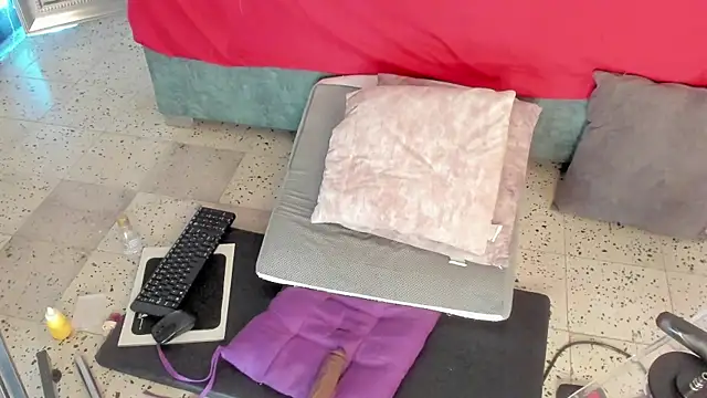 IsiisLovei online show from 04/08/26, 02:40