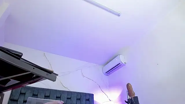 IsiisLovei online show from 11/17/25, 02:43