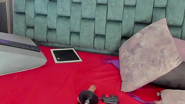 IsiisLovei online show from 02/11/26, 02:50