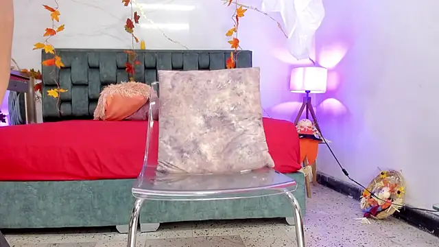 IsiisLovei online show from 10/31/25, 01:52