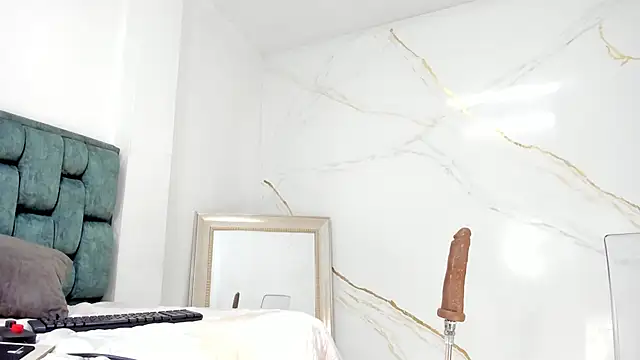 IsiisLovei online show from 10/15/25, 02:36