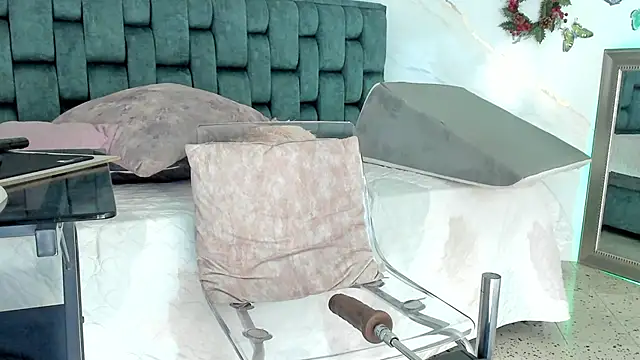 IsiisLovei online show from 01/14/26, 12:42